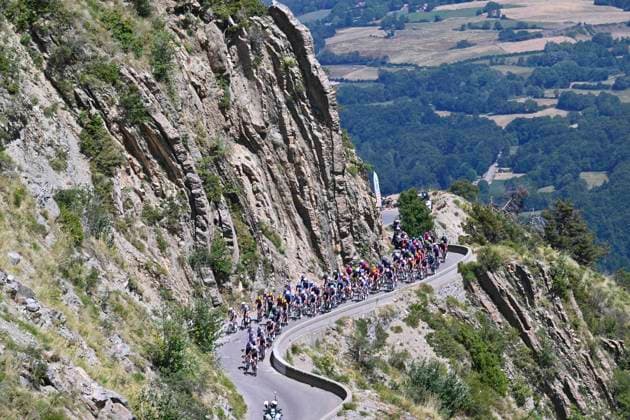 Tour de France 2026 Stage 19 ALPE D HUEZ, FRANCE - JULY 24 : illustration picture peloton during stage 19 of the 113rd edition of Tour de France an UCI World Tour 2.UWT cycling road race stage for Men Elite of 128 km with start in Gap and finish in Alpe d Huez on July 24, 2026 in Alpe d Huez, France, 24 07 2026 ( Motordriver Kurt Vandenborre - Alpe d Huez France  Copyright: xGvgx