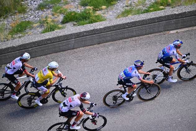 Tour de France 2026 Stage 19 ALPE D HUEZ, FRANCE - JULY 24 : Pogacar Tadej (SLO) of UAE Team Emirates - XRG, Evenepoel Remco (BEL) of Red Bull - BORA - Hansgrohe during stage 19 of the 113rd edition of Tour de France an UCI World Tour 2.UWT cycling road race stage for Men Elite of 128 km with start in Gap and finish in Alpe d Huez on July 24, 2026 in Alpe d Huez, France, 24 07 2026 ( Motordriver Kurt Vandenborre - Alpe d Huez France  Copyright: xGvgx
