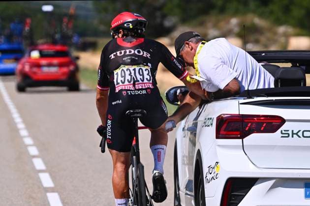 Tour de France 2026 Stage 19 ALPE D HUEZ, FRANCE - JULY 24 : Haller Marco (AUT) of Tudor Pro Cycling Team at the medical car during stage 19 of the 113rd edition of Tour de France an UCI World Tour 2.UWT cycling road race stage for Men Elite of 128 km with start in Gap and finish in Alpe d Huez on July 24, 2026 in Alpe d Huez, France, 24 07 2026 ( Motordriver Kurt Vandenborre - Alpe d Huez France  Copyright: xGvgx