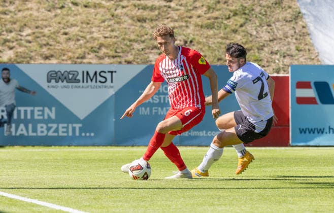SOCCER - Freiburg vs Derby, test match IMST,AUSTRIA,24.JUL.26 - SOCCER - 1. DFL, 1. Deutsche Bundesliga, EFL Championship, SC Freiburg vs Derby County FC, test match. Image shows Patrick Osterhage (Freiburg and, Lewis Travis (Derby County).  GEPAxpictures xMichaelxKristen