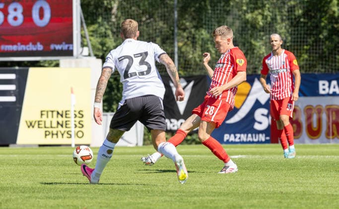 SOCCER - Freiburg vs Derby, test match IMST,AUSTRIA,24.JUL.26 - SOCCER - 1. DFL, 1. Deutsche Bundesliga, EFL Championship, SC Freiburg vs Derby County FC, test match. Image shows Joe Ward (Derby County) and Matthias Ginter (Freiburg).  GEPAxpictures xMichaelxKristen