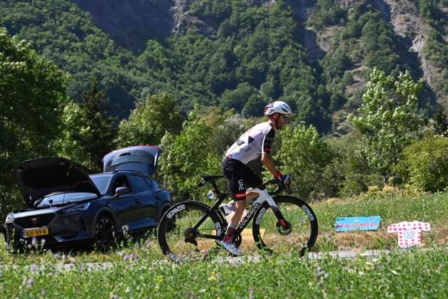 Tour de France 2026 Stage 19 ALPE D HUEZ, FRANCE - JULY 24 : Yates Adam (GBR) of UAE Team Emirates - XRG during stage 19 of the 113rd edition of Tour de France an UCI World Tour 2.UWT cycling road race stage for Men Elite of 128 km with start in Gap and finish in Alpe d Huez on July 24, 2026 in Alpe d Huez, France, 24 07 2026 ( Motordriver Kurt Vandenborre - Alpe d Huez France  Copyright: xGvgx