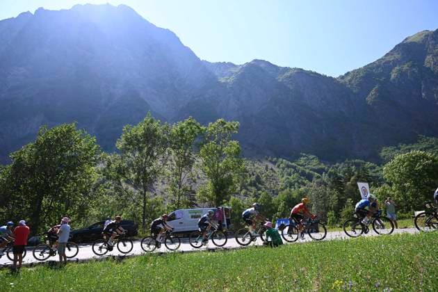 Tour de France 2026 Stage 19 ALPE D HUEZ, FRANCE - JULY 24 : illustration picture of the riders during stage 19 of the 113rd edition of Tour de France an UCI World Tour 2.UWT cycling road race stage for Men Elite of 128 km with start in Gap and finish in Alpe d Huez on July 24, 2026 in Alpe d Huez, France, 24 07 2026 ( Motordriver Kurt Vandenborre - Alpe d Huez France  Copyright: xGvgx