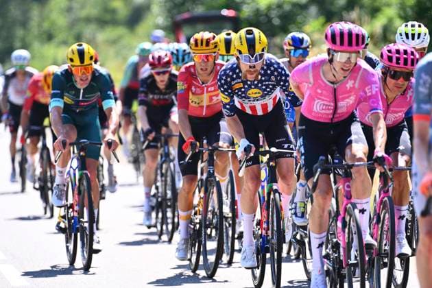 Tour de France 2026 Stage 19 ALPE D HUEZ, FRANCE - JULY 24 : Simmons Quinn (USA) of Lidl - Trek during stage 19 of the 113rd edition of Tour de France an UCI World Tour 2.UWT cycling road race stage for Men Elite of 128 km with start in Gap and finish in Alpe d Huez on July 24, 2026 in Alpe d Huez, France, 24 07 2026 ( Motordriver Kurt Vandenborre - Alpe d Huez France  Copyright: xGvgx