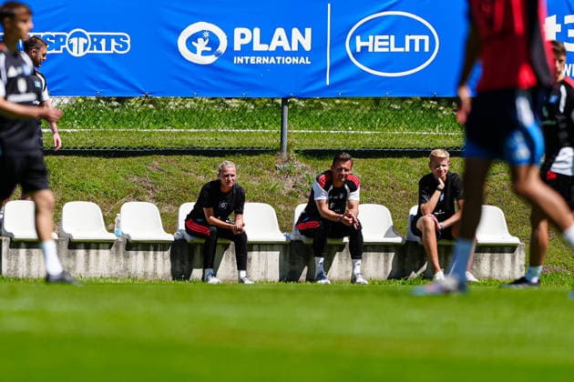 Kathleen Krüger (Hamburger SV, Vorstand , Claus Costa (Hamburger SV, Direktor Profifußball) AUT, Training Hamburger SV, Fussball, 1. Bundesliga, Saison 2026 2027, 24.07.2026 AUT, Training Hamburger SV, Fussball, 1. Bundesliga, Saison 2026 2027, 24.07.2026 Oberlängenfeld *** Kathleen Krüger, Hamburger SV, Executive Director of Sports; Claus Costa, Hamburger SV, Director of Professional Soccer; AUT, Hamburger SV Training, Soccer, Bundesliga 1, 2026–2027 Season, July 24, 2026, Austria, Training, Hamburger SV, Soccer, Bundesliga 1, 2026–2027 Season, July 24, 2026, Oberlängenfeld Copyright: xEibner-Pressefoto MarcelxvonxFehrnx EP_MFN