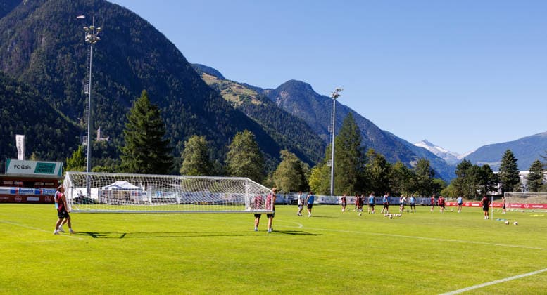 24.07.2026 - Fussball - 2. Fussball-Bundesliga - Saison 2026 2027 - 1. FC Nürnberg FCN Club - Trainingslager Sommer Sommertrainingslager Gais - Bruneck - Südtirol - Zink DaMa - xdaxmax - Mannschaft Team des FCN trainiert mit Bergpanorama *** July 24, 2026 Soccer 2 Bundesliga Soccer Season 2026–2027 1. FC Nürnberg (FCN) Club Summer Training Camp Summer Training Camp in Gais, Bruneck, South Tyrol Zink DaMa xdaxmax FCN Team Trains Against a Mountain Panorama