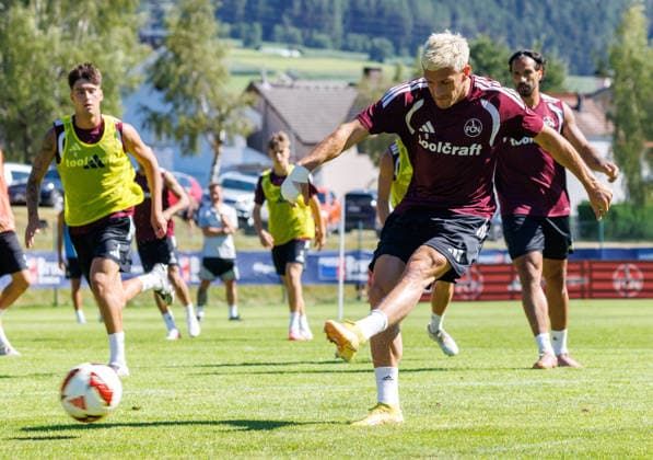 24.07.2026 - Fussball - 2. Fussball-Bundesliga - Saison 2026 2027 - 1. FC Nürnberg FCN Club - Trainingslager Sommer Sommertrainingslager Gais - Bruneck - Südtirol - Zink DaMa - xdaxmax - Sigurd Haugen ( 9, 1. FC Nürnberg FCN ) mit Torschuss *** July 24, 2026 Soccer 2 Bundesliga 2026–2027 Season 1 FC Nuremberg (FCN) Club Summer Training Camp Summer Training Camp in Gais, Brunico, South Tyrol Zink DaMa xdaxmax Sigurd Haugen 9, 1 FC Nuremberg (FCN) with a shot on goal