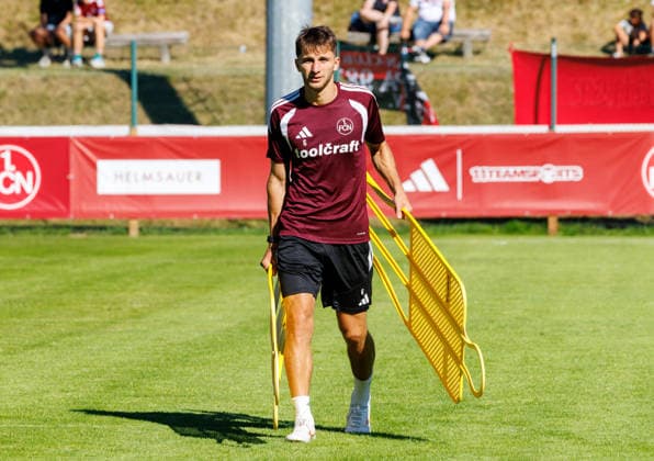 24.07.2026 - Fussball - 2. Fussball-Bundesliga - Saison 2026 2027 - 1. FC Nürnberg FCN Club - Trainingslager Sommer Sommertrainingslager Gais - Bruneck - Südtirol - Zink DaMa - xdaxmax - Adam Markhiev (6, 1. FC Nürnberg FCN ) räumt Spielfeld auf *** July 24, 2026 Soccer 2 Bundesliga 2026–2027 Season 1 FC Nuremberg (FCN) Club Summer Training Camp Summer Training Camp in Gais, Brunico, South Tyrol Zink DaMa xdaxmax Adam Markhiev 6, 1 FC Nuremberg (FCN) Clears the Field