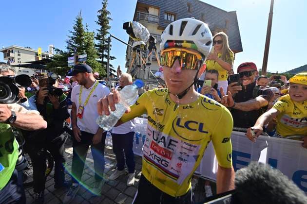 Tour de France 2026 Stage 19 ALPE D HUEZ, FRANCE - JULY 24 : Pogacar Tadej (SLO) of UAE Team Emirates - XRG celebrates the victory after stage 19 of the 113rd edition of Tour de France an UCI World Tour 2.UWT cycling road race stage for Men Elite of 128 km with start in Gap and finish in Alpe d Huez on July 24, 2026 in Alpe d Huez, France, 24 07 2026 Alpe d Huez France  Copyright: xPetexGodingx