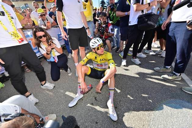 Tour de France 2026 Stage 19 ALPE D HUEZ, FRANCE - JULY 24 : Pogacar Tadej (SLO) of UAE Team Emirates - XRG celebrates the victory after stage 19 of the 113rd edition of Tour de France an UCI World Tour 2.UWT cycling road race stage for Men Elite of 128 km with start in Gap and finish in Alpe d Huez on July 24, 2026 in Alpe d Huez, France, 24 07 2026 Alpe d Huez France  Copyright: xPetexGodingx