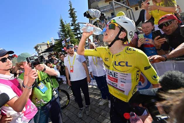 Tour de France 2026 Stage 19 ALPE D HUEZ, FRANCE - JULY 24 : Pogacar Tadej (SLO) of UAE Team Emirates - XRG celebrates the victory after stage 19 of the 113rd edition of Tour de France an UCI World Tour 2.UWT cycling road race stage for Men Elite of 128 km with start in Gap and finish in Alpe d Huez on July 24, 2026 in Alpe d Huez, France, 24 07 2026 Alpe d Huez France  Copyright: xPetexGodingx