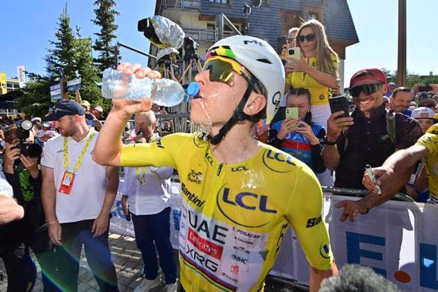 Tour de France 2026 Stage 19 ALPE D HUEZ, FRANCE - JULY 24 : Pogacar Tadej (SLO) of UAE Team Emirates - XRG celebrates the victory after stage 19 of the 113rd edition of Tour de France an UCI World Tour 2.UWT cycling road race stage for Men Elite of 128 km with start in Gap and finish in Alpe d Huez on July 24, 2026 in Alpe d Huez, France, 24 07 2026 Alpe d Huez France  Copyright: xPetexGodingx