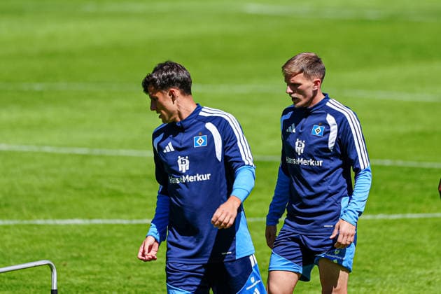 Nicolas Capaldo (Hamburger SV, 24), Emir Sahiti (Hamburger SV, 29) AUT, Training Hamburger SV, Fussball, 1. Bundesliga, Saison 2026 2027, 24.07.2026 AUT, Training Hamburger SV, Fussball, 1. Bundesliga, Saison 2026 2027, 24.07.2026 Oberlängenfeld *** Nicolas Capaldo, Hamburger SV, 24, Emir Sahiti, Hamburger SV, 29 (AUT), Hamburger SV practice, soccer, Bundesliga 1, 2026–2027 season, July 24, 2026, Austria, Hamburg SV training, soccer, Bundesliga 1, 2026–2027 season, July 24, 2026, Oberlängenfeld Copyright: xEibner-Pressefoto MarcelxvonxFehrnx EP_MFN
