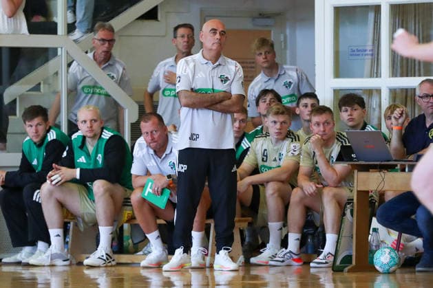 24.07.2026 ,xgox, Handball - Testspiel VfL Wittingen - TSV Hannover-Burgdorf emspor, v.l. Juan Carlos Pastor (Hannover, Trainer) Wittingen *** July 24, 2026, xgox, Handball Exhibition Match: VfL Wittingen vs. TSV Hannover Burgdorf, emspor, from left: Juan Carlos Pastor (Hannover), Wittingen Coach