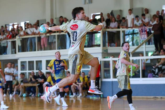 24.07.2026 ,xgox, Handball - Testspiel VfL Wittingen - TSV Hannover-Burgdorf emspor, v.l. Renars Uscins (Hannover, 10) wirft Tor, Torschuetze, erzielt Tor, Treffer, scores the goal Wittingen *** July 24, 2026, xgox, Handball Exhibition Match: VfL Wittingen vs. TSV Hannover Burgdorf, emspor, Renars Uscins (Hannover), 10 shots on goal, goal scorer, scores a goal, Wittingen