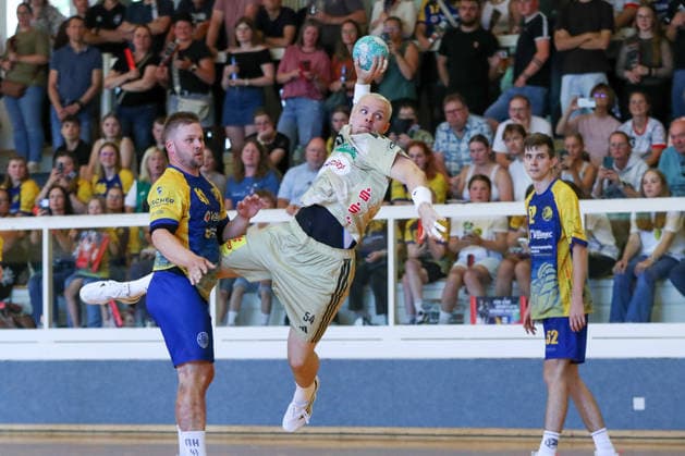 24.07.2026 ,xgox, Handball - Testspiel VfL Wittingen - TSV Hannover-Burgdorf emspor, v.l. Justus Fischer (Hannover, 54) wirft Tor, Torschuetze, erzielt Tor, Treffer, scores the goal Wittingen *** July 24, 2026, xgox, Handball Exhibition Match: VfL Wittingen vs. TSV Hannover Burgdorf, emspor, from left: Justus Fischer (Hannover), 54, takes a shot, goal scorer, scores a goal, Wittingen