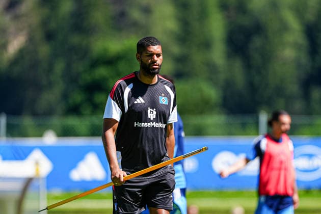 Richard Krohn (Hamburger SV, Co-Trainer) AUT, Training Hamburger SV, Fussball, 1. Bundesliga, Saison 2026 2027, 24.07.2026 AUT, Training Hamburger SV, Fussball, 1. Bundesliga, Saison 2026 2027, 24.07.2026 Oberlängenfeld *** Richard Krohn, Hamburger SV, Assistant Coach (AUT), Hamburger SV Training, Soccer, Bundesliga 1, 2026–2027 Season, July 24, 2026 (AUT), Hamburger SV Training, Soccer, Bundesliga 1, 2026–2027 Season, July 24, 2026, Oberlängenfeld Copyright: xEibner-Pressefoto MarcelxvonxFehrnx EP_MFN