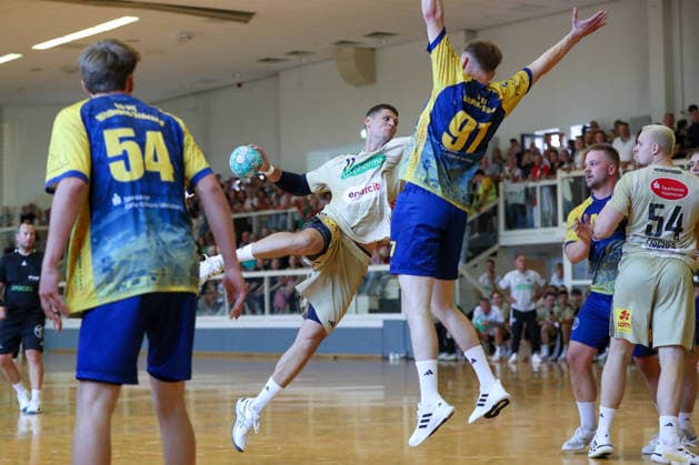 24.07.2026 ,xgox, Handball - Testspiel VfL Wittingen - TSV Hannover-Burgdorf emspor, v.l. Sebastian Heymann (Hannover, 11) wirft Tor, Torschuetze, erzielt Tor, Treffer, scores the goal Wittingen *** July 24, 2026, xgox, Handball Exhibition Match: VfL Wittingen vs. TSV Hannover Burgdorf, emspor, from left: Sebastian Heymann (Hannover), 11 shots on goal, goal scorer, scores a goal, Wittingen