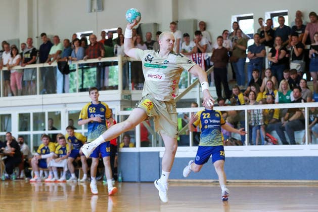 24.07.2026 ,xgox, Handball - Testspiel VfL Wittingen - TSV Hannover-Burgdorf emspor, v.l. Justus Fischer (Hannover, 54) wirft Tor, Torschuetze, erzielt Tor, Treffer, scores the goal Wittingen *** July 24, 2026, xgox, Handball Exhibition Match: VfL Wittingen vs. TSV Hannover Burgdorf, emspor, from left: Justus Fischer (Hannover), 54, takes a shot, goal scorer, scores a goal, Wittingen