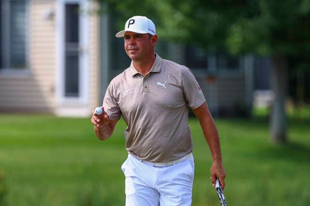 July 24, 2026, Blaine, Minnesota, United States: GARY WOODLAND acknowledges the crowd after making a putt at hole one. This is the second day of the at TPC Twin Cities in Blaine Minnesota. 2026 PGA, Golf Herren 3M Open - Day 2  - ZUMAt166 20260724_zsp_t166_073 Copyright: xMichaelxTurnerx
