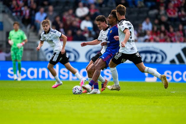 Rosenborg - Manchester United, ManU friendly match 2026. Trondheim 20260724. Manchester United s Joshua Zirkzee scores 2-0 during the friendly football match between Rosenborg and Manchester United at Lerkendal Stadium. Photo: Ole Martin Wold NTB Trondheim Norway EDITORIAL USE ONLY. RESTRICTED USE FOR BETTING COMPANIES Ref:_SPOUy8qK4ulp4M.jpg *** Rosenborg vs. Manchester United, friendly match 2026 Trondheim 20260724 Manchester United s Joshua Zirkzee scores 2–0 during the friendly soccer match between Rosenborg and Manchester United at Lerkendal Stadium. Photo: Ole Martin Wold, NTB, Trondheim, Norway. EDITORIAL USE ONLY. RESTRICTED USE FOR BETTING COMPANIES  Copyright: xOlexMartinxWoldx xNTBx