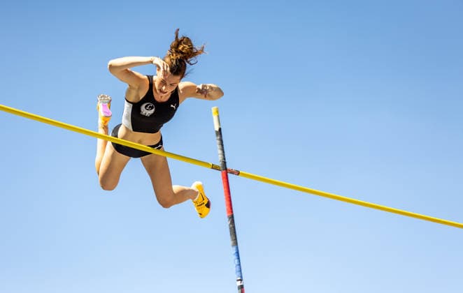 Deutsche Leichtathletik-Meisterschaften Stabhochsprung Frauen; Hannover, 24.07.2026 Anna Hiesinger (LAZ Ludwigsburg) springt persönliche Bestleistung und sichert sich die Silbermedaille im Stabhochsprung der Frauen; Deutsche Leichtathletik-Meisterschaften Stabhochsprung Frauen am 24.07.2026 auf dem Opernplatz in Hannover (Niedersachsen). *** German Track and Field Championships – Women’s Pole Vault, Hanover, July 24, 2026: Anna Hiesinger of LAZ Ludwigsburg sets a personal best and secures the silver medal in the women’s pole vault at the German Track and Field Championships on July 24, 2026, at Opernplatz in Hanover, Lower Copyright: xBEAUTIFULxSPORTS R.xSchmittx