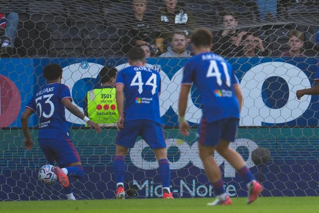 Rosenborg - Manchester United, ManU treningskamp 2026. Trondheim 20260724. Manchester Uniteds Ethan Williams scorer 5-0 under treningskampen i fotball mellom Rosenborg og Manchester United pa Lerkendal stadion. Foto: Ole Martin Wold NTB Trondheim Norge EDITORIAL USE ONLY. RESTRICTED USE FOR BETTING COMPANIES Ref:_SPO8XijhVJ1iAc.jpg *** Rosenborg vs. Manchester United, friendly match 2026 Trondheim 20260724 Manchester United s Ethan Williams scores 5-0 during the soccer friendly between Rosenborg and Manchester United at Lerkendal Stadium. Photo: Ole Martin Wold, NTB, Trondheim, Norway. EDITORIAL USE ONLY. RESTRICTED USE FOR BETTING COMPANIES  Copyright: xOlexMartinxWoldx xNTBx
