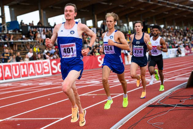260724 Archibald Casteel, Sparvägens FK, Oliver Löfqvist, Sparvägens FK och Andreas Almgren, Turebergs FK, tävlar i herrarnas 10 000 meter under dag 1 av friidrotts-SM den 24 juli 2026 i Uppsala. *** July 26, 2024 Archibald Casteel, Sparvägens FK, Oliver Löfqvist, Sparvägens FK, and Andreas Almgren, Turebergs FK, will compete in the men’s 10,000-meter race on Day 1 of the Swedish Track and Field Championships on July 24, 2026, in Uppsala  Copyright: ARONxBROMAN BB260724AM065