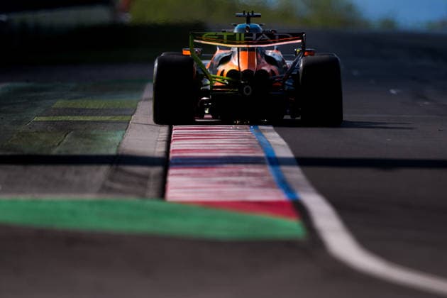 Oscar Piastri of Australia and McLaren , Practice, F1 Grand Prix of Hungary, am 24. July 2026 in Budapeste, Hungary. (Foto von Diogo Cardoso DeFodi Images) Oscar Piastri of Australia and McLaren , Practice, F1 Grand Prix of Hungary, Hungaroring on July 24, 2026 in Budapeste, Hungary. (Photo by Diogo Cardoso DeFodi Images) - *** Oscar Piastri of Australia and McLaren, Practice, F1 Grand Prix of Hungary, on July 24, 2026, in Budapest, Hungary. Photo by Diogo Cardoso DeFodi Images. Oscar Piastri of Australia and McLaren, Practice, F1 Hungarian Grand Prix, Hungaroring on July 24, 2026, in Budapest, Hungary. Photo by Diogo Cardoso DeFodi Images
