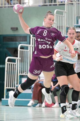 Ida Petzold (TusSies Metzingen, 08) am mit Ball TusSies Metzingen vs. HSG Solingen-Graefrath, Handball, Vorbereitung, Testspiel, Saison 2026 2027 24.07.2026 TusSies Metzingen vs. HSG Solingen-Graefrath, Handball, Vorbereitung, Testspiel, Saison 2026 2027 24.07.2026 Oeschhalle *** Ida Petzold, TusSies Metzingen, 08 a.m. with ball TusSies Metzingen vs. HSG Solingen Graefrath, Handball, Preseason, Friendly, 2026–2027 Season, July 24, 2026, TusSies Metzingen vs. HSG Solingen Graefrath, Handball, Preseason, Friendly, 2026–2027 Season, July 24, 2026, Oeschhalle Copyright: xEibner-Pressefotox EP_TBR