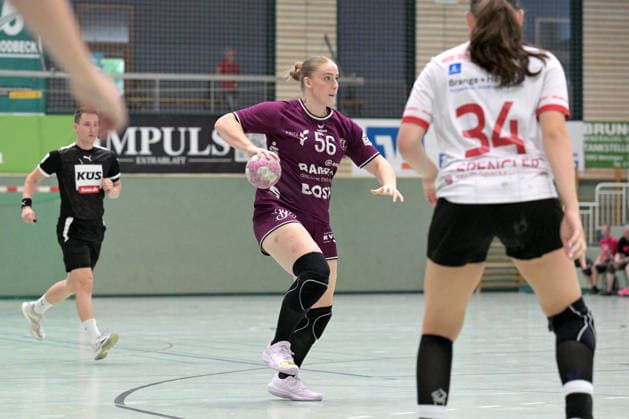 Charlotte Kaehr (TusSies Metzingen, 56) am mit Ball TusSies Metzingen vs. HSG Solingen-Graefrath, Handball, Vorbereitung, Testspiel, Saison 2026 2027 24.07.2026 TusSies Metzingen vs. HSG Solingen-Graefrath, Handball, Vorbereitung, Testspiel, Saison 2026 2027 24.07.2026 Oeschhalle *** Charlotte Kaehr, TusSies Metzingen, age 56, with the ball; TusSies Metzingen vs. HSG Solingen Graefrath, Handball, preseason, exhibition game, 2026–2027 season, July 24, 2026, TusSies Metzingen vs. HSG Solingen Graefrath, Handball, Preseason, Friendly Match, 2026–2027 Season, July 24, 2026, Oeschhalle Copyright: xEibner-Pressefotox EP_TBR