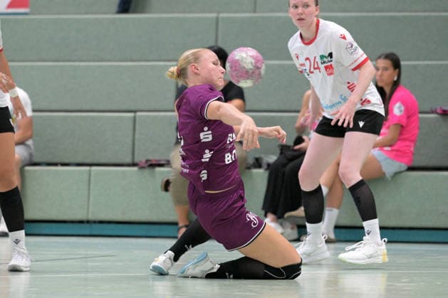 Lotta Roepcke (TusSies Metzingen, 09) beim Wurf Tor TusSies Metzingen vs. HSG Solingen-Graefrath, Handball, Vorbereitung, Testspiel, Saison 2026 2027 24.07.2026 TusSies Metzingen vs. HSG Solingen-Graefrath, Handball, Vorbereitung, Testspiel, Saison 2026 2027 24.07.2026 Oeschhalle *** Lotta Roepcke, TusSies Metzingen, No. 9, scoring a goal for TusSies Metzingen vs. HSG Solingen Graefrath, Handball, preseason, exhibition game, 2026–2027 season, July 24, 2026, TusSies Metzingen vs. HSG Solingen Graefrath, Handball, preseason, exhibition game, 2026–2027 season, July 24, 2026, Oeschhalle Copyright: xEibner-Pressefotox EP_TBR