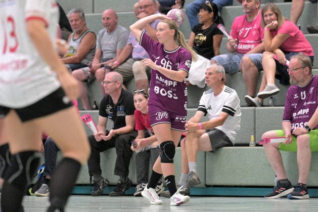 Charlotte Cholevova (TusSies Metzingen, 96) am mit Ball TusSies Metzingen vs. HSG Solingen-Graefrath, Handball, Vorbereitung, Testspiel, Saison 2026 2027 24.07.2026 TusSies Metzingen vs. HSG Solingen-Graefrath, Handball, Vorbereitung, Testspiel, Saison 2026 2027 24.07.2026 Oeschhalle *** Charlotte Cholevova, TusSies Metzingen, No. 96 with the ball; TusSies Metzingen vs. HSG Solingen Graefrath, Handball, preseason, exhibition game, 2026–2027 season, July 24, 2026, TusSies Metzingen vs. HSG Solingen Graefrath, Handball, Preseason, Friendly Match, 2026–2027 Season, July 24, 2026, Oeschhalle Copyright: xEibner-Pressefotox EP_TBR