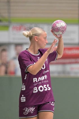 Maraike Kusian (TusSies Metzingen, 10) am mit Ball TusSies Metzingen vs. HSG Solingen-Graefrath, Handball, Vorbereitung, Testspiel, Saison 2026 2027 24.07.2026 TusSies Metzingen vs. HSG Solingen-Graefrath, Handball, Vorbereitung, Testspiel, Saison 2026 2027 24.07.2026 Oeschhalle *** Maraike Kusian, TusSies Metzingen, 10 a.m. with the ball: TusSies Metzingen vs. HSG Solingen Graefrath, Handball, Preseason, Friendly, 2026–2027 Season, July 24, 2026, TusSies Metzingen vs. HSG Solingen Graefrath, Handball, preseason, exhibition game, 2026–2027 season, July 24, 2026, Oeschhalle Copyright: xEibner-Pressefotox EP_TBR