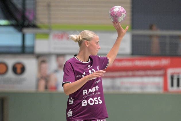 Maraike Kusian (TusSies Metzingen, 10) am mit Ball TusSies Metzingen vs. HSG Solingen-Graefrath, Handball, Vorbereitung, Testspiel, Saison 2026 2027 24.07.2026 TusSies Metzingen vs. HSG Solingen-Graefrath, Handball, Vorbereitung, Testspiel, Saison 2026 2027 24.07.2026 Oeschhalle *** Maraike Kusian, TusSies Metzingen, 10 a.m. with the ball: TusSies Metzingen vs. HSG Solingen Graefrath, Handball, Preseason, Friendly, 2026–2027 Season, July 24, 2026, TusSies Metzingen vs. HSG Solingen Graefrath, Handball, preseason, exhibition game, 2026–2027 season, July 24, 2026, Oeschhalle Copyright: xEibner-Pressefotox EP_TBR
