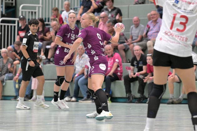 Lotta Roepcke (TusSies Metzingen, 09) am mit Ball TusSies Metzingen vs. HSG Solingen-Graefrath, Handball, Vorbereitung, Testspiel, Saison 2026 2027 24.07.2026 TusSies Metzingen vs. HSG Solingen-Graefrath, Handball, Vorbereitung, Testspiel, Saison 2026 2027 24.07.2026 Oeschhalle *** Lotta Roepcke, TusSies Metzingen, 9 a.m., with the ball: TusSies Metzingen vs. HSG Solingen Graefrath, Handball, Preseason, Friendly Match, 2026–2027 Season, July 24, 2026, TusSies Metzingen vs. HSG Solingen Graefrath, Handball, Preseason, Friendly, 2026–2027 Season, July 24, 2026, Oeschhalle Copyright: xEibner-Pressefotox EP_TBR