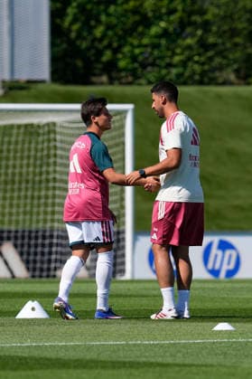 July 24, 2026, Valdebebas, Madrid, Spain: Arda Guler of Real Madrid CF greets Sami Khedira during the Real Madrid training session held in collaboration with A.D. Alcorcon at Alfredo Di Stefano stadium on July 24, 2026, in Valdebebas, Madrid, Spain. Valdebebas Spain - ZUMAa181 20260724_zaa_a181_031 Copyright: xDennisxAgyemanx