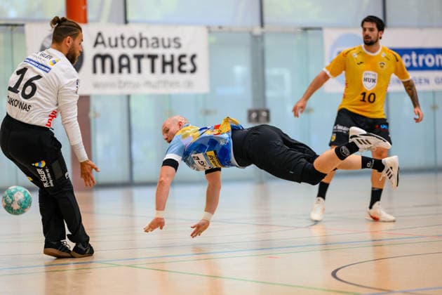 Petros Boukovinas (HSC 2000 Coburg, 16), Peter Walz (ThSV Eisenach, 14), Savvas Savvas (HSC 2000 Coburg, 10) GER, ThSV Eisenach gegen HSC 2000 Coburg, 1. Opel Handballbundesliga, Handball, Testspiel, Saison 2026 2027, 24.07.2026 GER, ThSV Eisenach gegen HSC 2000 Coburg, 1. Opel Handballbundesliga, Handball, Testspiel, Saison 2026 2027, 24.07.2026 Meiningen *** Petros Boukovinas, HSC 2000 Coburg, 16; Peter Walz, ThSV Eisenach, 14; Savvas Savvas, HSC 2000 Coburg, 10 GER, ThSV Eisenach vs. HSC 2000 Coburg, 1 Opel Handball Bundesliga, Handball, Friendly, 2026–2027 season, July 24, 2026 GER, ThSV Eisenach vs. HSC 2000 Coburg, 1 Opel Handball Bundesliga, Handball, Friendly, 2026–2027 Season, July 24, 2026, Meiningen Copyright: xMartinxHerbstx