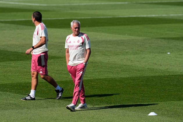 July 24, 2026, Valdebebas, Madrid, Spain: Jose Mourinho, head coach of Real Madrid, looks on during the Real Madrid training session held in collaboration with A.D. Alcorcon at Alfredo Di Stefano stadium on July 24, 2026, in Valdebebas, Madrid, Spain. Valdebebas Spain - ZUMAa181 20260724_zaa_a181_055 Copyright: xDennisxAgyemanx