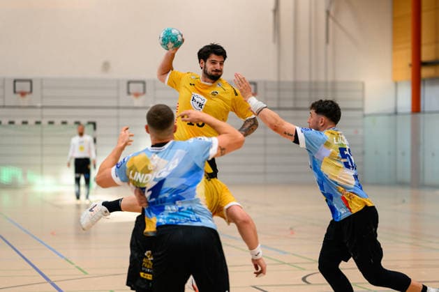 Savvas Savvas (HSC 2000 Coburg, 10), Vukasin Antonijevic (ThSV Eisenach, 41), Justin Kurch (ThSV Eisenach, 52) GER, ThSV Eisenach gegen HSC 2000 Coburg, 1. Opel Handballbundesliga, Handball, Testspiel, Saison 2026 2027, 24.07.2026 GER, ThSV Eisenach gegen HSC 2000 Coburg, 1. Opel Handballbundesliga, Handball, Testspiel, Saison 2026 2027, 24.07.2026 Meiningen *** Savvas Savvas, HSC 2000 Coburg, 10; Vukasin Antonijevic, ThSV Eisenach, 41; Justin Kurch, ThSV Eisenach, 52 GER; ThSV Eisenach vs. HSC 2000 Coburg, 1st Opel Handball Bundesliga, Handball, Friendly, 2026–2027 Season, July 24, 2026, GER, ThSV Eisenach vs. HSC 2000 Coburg, 1st Opel Handball Bundesliga, Handball, Friendly Match, 2026–2027 Season, July 24, 2026, Meiningen Copyright: xMartinxHerbstx