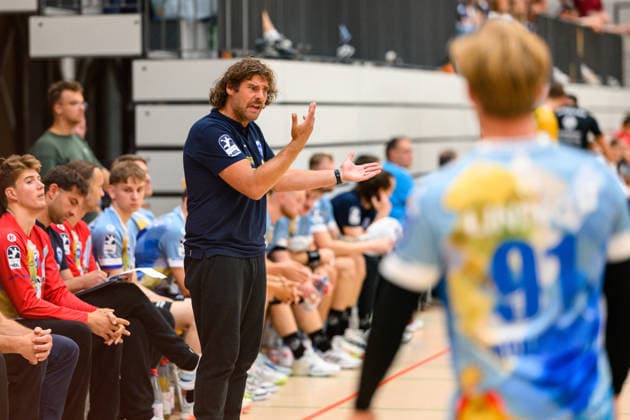 Sebastian Hinze (ThSV Eisenach, Trainer) GER, ThSV Eisenach gegen HSC 2000 Coburg, 1. Opel Handballbundesliga, Handball, Testspiel, Saison 2026 2027, 24.07.2026 GER, ThSV Eisenach gegen HSC 2000 Coburg, 1. Opel Handballbundesliga, Handball, Testspiel, Saison 2026 2027, 24.07.2026 Meiningen *** Sebastian Hinze, ThSV Eisenach, Coach (GER), ThSV Eisenach vs. HSC 2000 Coburg, 1st Opel Handball Bundesliga, Handball, Friendly Match, 2026–2027 Season, July 24, 2026 (GER), ThSV Eisenach vs. HSC 2000 Coburg, 1st Opel Handball Bundesliga, Handball, Friendly, 2026–2027 season, July 24, 2026, Meiningen Copyright: xMartinxHerbstx