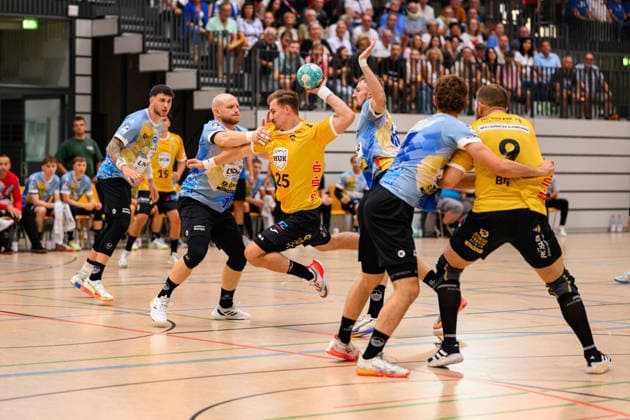 Jakob Knauer (HSC 2000 Coburg, 25), Peter Walz (ThSV Eisenach, 14), Bartlomiej Bis (HSC 2000 Coburg, 09), Stephan Seitz (ThSV Eisenach, 44), Justin Kurch (ThSV Eisenach, 52), Dominik Solak (ThSV Eisenach, 30) GER, ThSV Eisenach gegen HSC 2000 Coburg, 1. Opel Handballbundesliga, Handball, Testspiel, Saison 2026 2027, 24.07.2026 GER, ThSV Eisenach gegen HSC 2000 Coburg, 1. Opel Handballbundesliga, Handball, Testspiel, Saison 2026 2027, 24.07.2026 Meiningen *** Jakob Knauer, HSC 2000 Coburg, 25, Peter Walz, ThSV Eisenach, 14, Bartlomiej Bis, HSC 2000 Coburg, 09, Stephan Seitz, ThSV Eisenach, 44, Justin Kurch, ThSV Eisenach, 52, Dominik Solak, ThSV Eisenach, 30 GER, ThSV Eisenach vs. HSC 2000 Coburg, 1 Opel Handball Bundesliga, Handball, Friendly, 2026–2027 Season, July 24, 2026 GER, ThSV Eisenach vs. HSC 2000 Coburg, 1st Opel Handball Bundesliga, Handball, Friendly, 2026–2027 season, July 24, 2026 Meiningen Copyright: xMartinxHerbstx