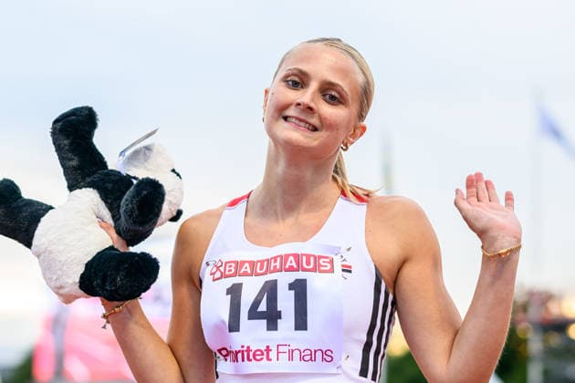 260724 Nora Lindahl, Hässelby SK, jublar efter damernas 100 meter under dag 1 av friidrotts-SM den 24 juli 2026 i Uppsala. *** July 24, 2026: Nora Lindahl of Hässelby SK celebrates after the women’s 100-meter race on Day 1 of the Swedish Track and Field Championships in Uppsala  Copyright: ARONxBROMAN BB260724AM081