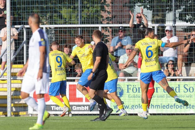 24.07.2026, xtgx, Fussball Regionalliga Nordost, FSV 63 Luckenwalde - 1. FC Lokomotive Leipzig, v.l. Felix Pilger (Luckenwalde) Jubel, Torjubel, jubelt ueber das Tor, celebrate the goal, celebration (DFL DFB REGULATIONS PROHIBIT ANY USE OF PHOTOGRAPHS as IMAGE SEQUENCES and or QUASI-VIDEO) Luckenwalde *** July 24, 2026, xtgx, Northeast Regional League, FSV 63 Luckenwalde 1 FC Lokomotive Leipzig, from left: Felix Pilger (Luckenwalde) celebrating, Goal celebration, celebrating the goal, DFL and DFB regulations prohibit any use of photographs as image sequences and or quasi-video, Luckenwalde