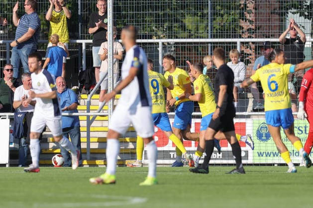 24.07.2026, xtgx, Fussball Regionalliga Nordost, FSV 63 Luckenwalde - 1. FC Lokomotive Leipzig, v.l. Felix Pilger (Luckenwalde) Jubel, Torjubel, jubelt ueber das Tor, celebrate the goal, celebration (DFL DFB REGULATIONS PROHIBIT ANY USE OF PHOTOGRAPHS as IMAGE SEQUENCES and or QUASI-VIDEO) Luckenwalde *** July 24, 2026, xtgx, Northeast Regional League, FSV 63 Luckenwalde 1 FC Lokomotive Leipzig, from left: Felix Pilger (Luckenwalde) celebrating, Goal celebration, celebrating the goal, DFL and DFB regulations prohibit any use of photographs as image sequences and or quasi-video, Luckenwalde