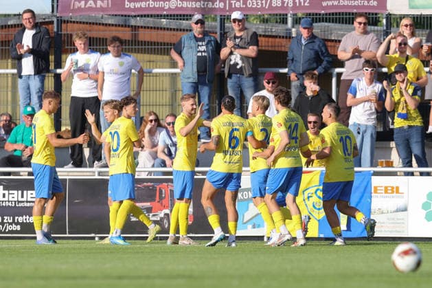 24.07.2026, xtgx, Fussball Regionalliga Nordost, FSV 63 Luckenwalde - 1. FC Lokomotive Leipzig, v.l. Felix Pilger (Luckenwalde) Jubel, Torjubel, jubelt ueber das Tor, celebrate the goal, celebration (DFL DFB REGULATIONS PROHIBIT ANY USE OF PHOTOGRAPHS as IMAGE SEQUENCES and or QUASI-VIDEO) Luckenwalde *** July 24, 2026, xtgx, Northeast Regional League, FSV 63 Luckenwalde 1 FC Lokomotive Leipzig, from left: Felix Pilger (Luckenwalde) celebrating, Goal celebration, celebrating the goal, DFL and DFB regulations prohibit any use of photographs as image sequences and or quasi-video, Luckenwalde