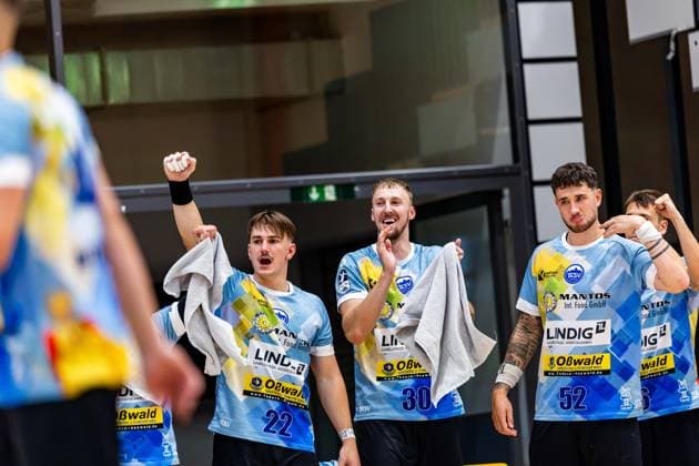 24.07.2026, GER, Handball, Maenner, Saison 26 27, Opel 1.Bl 2.Bl. Testspiel, ThSV Eisenach - HSC 2000 Coburg Felix Aellen (ThSV Eisenach,22), Dominik Solak (ThSV Eisenach,30), Justin Kurch (ThSV Eisenach,52) Meiningen Reinhard-Kupietz-Halle Thueringen Deutschland *** July 24, 2026, GER, Handball, Men, 2026–2027 Season, Opel 1st Division, 2nd Division Friendly Match, ThSV Eisenach vs. HSC 2000 Coburg: Felix Aellen (ThSV Eisenach, 22), Dominik Solak (ThSV Eisenach, 30), Justin Kurch (ThSV Eisenach, 52); Meiningen, Reinhard Kupietz Hall, Thuringia, Germany
