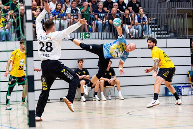 24.07.2026, GER, Handball, Maenner, Saison 26 27, Opel 1.Bl 2.Bl. Testspiel, ThSV Eisenach - HSC 2000 Coburg Peter Walz (ThSV Eisenach,14) Meiningen Reinhard-Kupietz-Halle Thueringen Deutschland *** July 24, 2026, GER, Handball, Men, 2026–2027 Season, Opel 1st Division vs. 2nd Division Exhibition Match, ThSV Eisenach vs. HSC 2000 Coburg, Peter Walz (ThSV Eisenach), 14 Meiningen, Reinhard Kupietz, Halle, Thuringia, Germany
