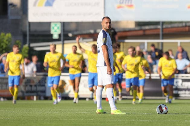 24.07.2026, xtgx, Fussball Regionalliga Nordost, FSV 63 Luckenwalde - 1. FC Lokomotive Leipzig, v.l. Djamal Ziane (Lok Leipzig, 13) enttaeuscht, schaut enttaeuscht, niedergeschlagen, disappointed (DFL DFB REGULATIONS PROHIBIT ANY USE OF PHOTOGRAPHS as IMAGE SEQUENCES and or QUASI-VIDEO) Luckenwalde *** July 24, 2026, xtgx, Northeast Regional Soccer League, FSV 63 Luckenwalde 1 FC Lokomotive Leipzig, from left: Djamal Ziane (Lok Leipzig), 13 disappointed, looks disappointed, dejected, disappointed DFL DFB REGULATIONS PROHIBIT ANY USE OF PHOTOGRAPHS as IMAGE SEQUENCES and or QUASI-VIDEO Luckenwalde