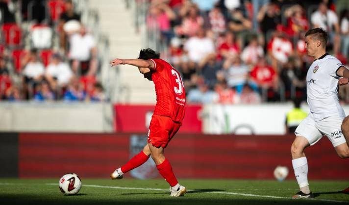 FUSSBALL REGIONALLIGA NORDOST - SAISON 2026-2027 - 1. SPIELTAG FC ROT WEISS ERFURT - BFC DYNAMO ** NUR FÜR REDAKTIONELLE ZWECKE ** EDITORIAL USE ONLY **<p>24 07 2026-Erfurt: Fussball Regionalliga Nordost 1. Spieltag Saison 2026-2027 Steigerwaldstadion FC Rot Weiss Erfurt - BFC Dynamo im Foto: Hinata Gonda 34 (FC Rot-Weiß Erfurt) erzielt in dieser Szene den Treffer zum 1:0 für Erfurt ( Deutschland Thueringen Erfurt Copyright: SaschaxFromm *** SOCCER REGIONAL LEAGUE NORTHEAST 2026–2027 SEASON, MATCHDAY 1: FC ROT WEISS ERFURT vs. BFC DYNAMO ** FOR EDITORIAL PURPOSES ONLY ** EDITORIAL USE ONLY ** July 24, 2026 Erfurt Soccer Regional League Northeast Matchday 1, 2026–2027 Season Steigerwaldstadion FC Rot Weiss Erfurt vs. BFC Dynamo (Photo by Hinata Gonda) 34 FC Rot Weiss Erfurt scores the goal to make it 1 0 for Erfurt, Germany, Thuringia, Erfurt. Copyright SaschaxFromm Copyright: SaschaxFromm doc86uxvugn5z81y14kmda ,EDITORIAL USE ONLY